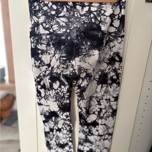 Lululemon Athletica Black and White Tie-Dye Leggings